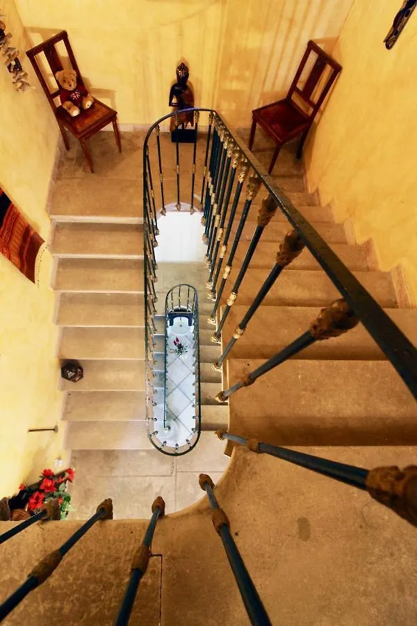 Fontaine Des Magnarelles Hotel Althen-des-Paluds 2*,  France