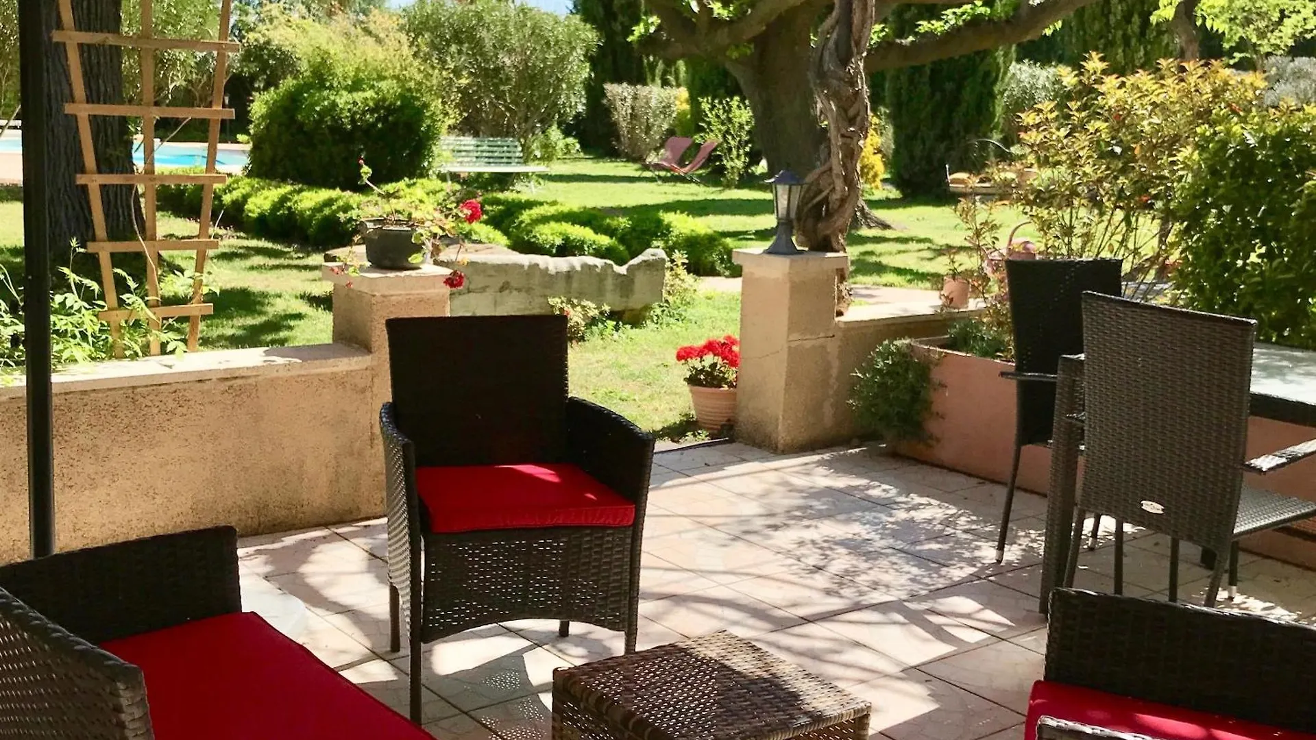 Fontaine Des Magnarelles Hotel Althen-des-Paluds France