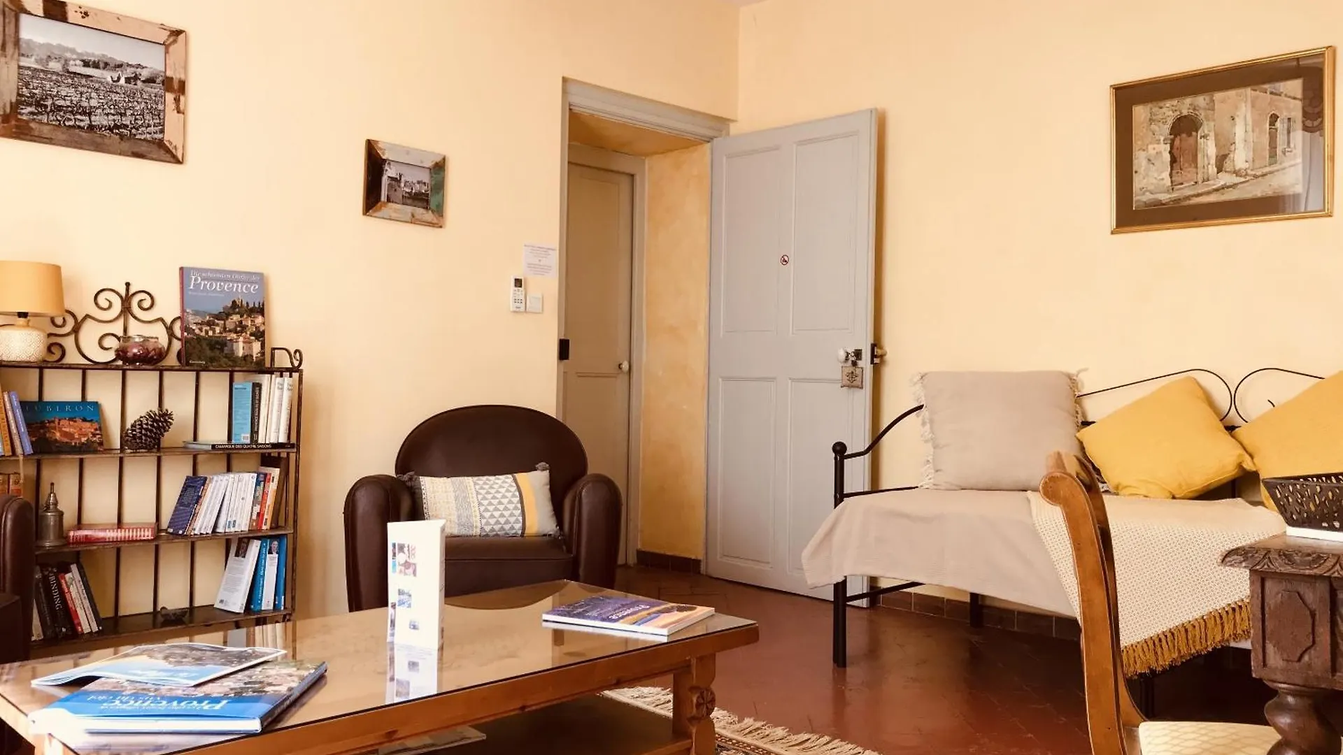 ** Guest house Fontaine Des Magnarelles Hotel Althen-des-Paluds France