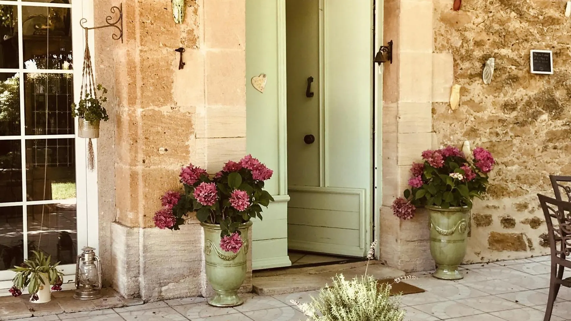 Fontaine Des Magnarelles Hotel Althen-des-Paluds